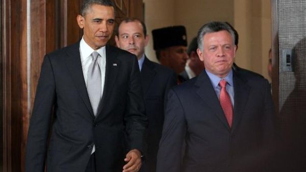 President Obama and King Abdullah arrive at a press conference (AFP Photo)