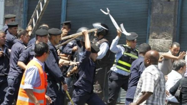 الأمن الأردني يعتدي على متظاهرين في وسط العاصمة عمان/ أرشيفية