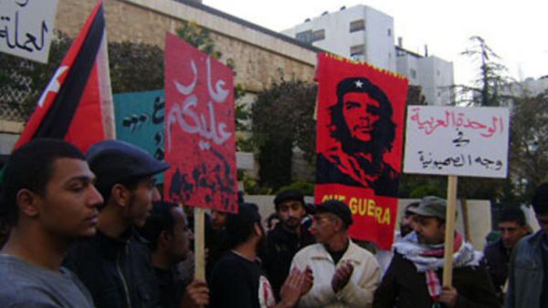 من المشاركين في الإعتصام أمام السفارة الأميركية في عمان