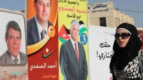 اتهم المرشح باثارة النعرات العنصرية 