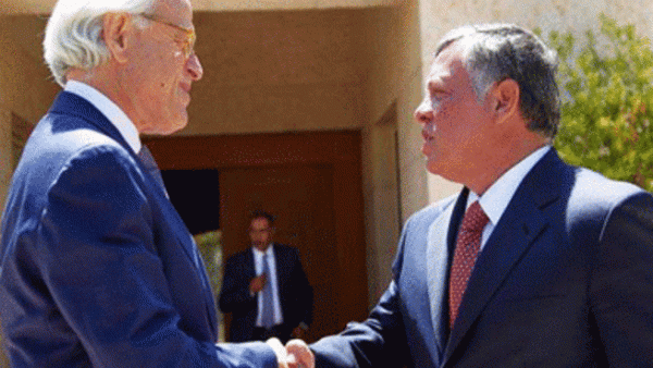  العاهل الأردني الملك عبد الله الثاني والمبعوث الأمريكي لعملية السلام مارتن انديك