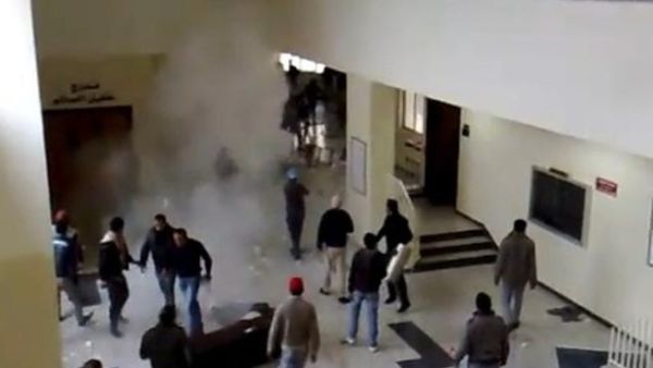 طلبة يحطمون موجودات احدى الكليات خلال مشاجرة في جامعة اليرموك/شمال/ارشيف