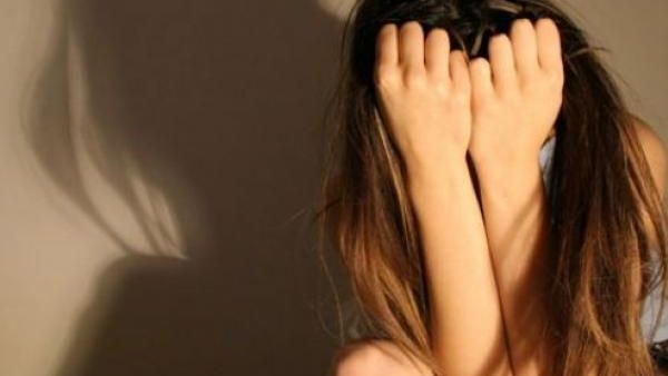أب أردني يهتك عرض إبنته القاصر بغياب والدتها..إقرأ التفاصيل
