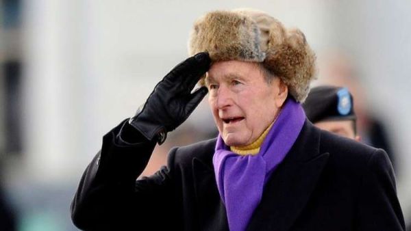 توفي جورج بوش الأب أمس الجمعة في هيوستن عن عمر تجاوز الـ 94 عاما