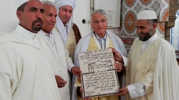 اعتبر المعارضون لجوء خليل إلى الزوايا لطلب الغفران بمثابة استفزاز لمشاعر الجزائريين 