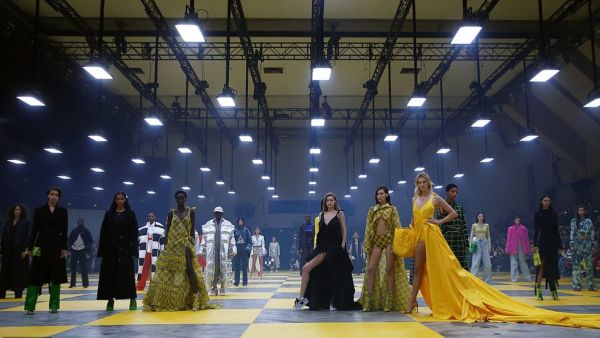 عرض أزياء علامة Off-White