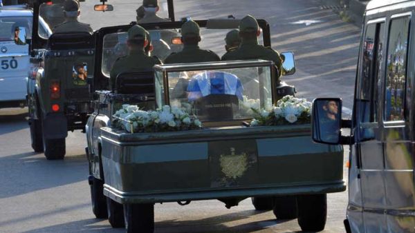 رماد فيدل كاسترو يصل إلى سانتا كلارا