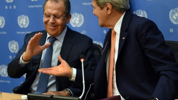 وزيرا الخارجية الاميركية جون كيري والروسي سيرغي لافرووف