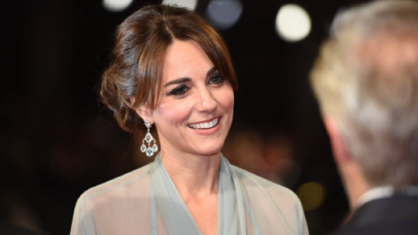 تتمتع كيت بجمال خلاب وناعم فهي تظهر دائماً بإطلالات تبهر محبيها في العالم كله