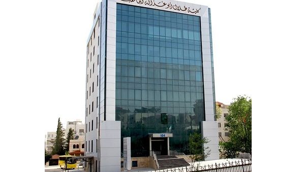 تعد هذه الكلية المؤسسة التعليمية الأولى في العالم التي تشترط أن يقدم الخريج اختراعا رقميا كشرط لتخرجه. 