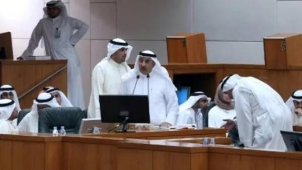 تويتر ينتفض مطالبًا بطرد طيار كويتي مدان بالإساءة للسعودية - ارشيف 