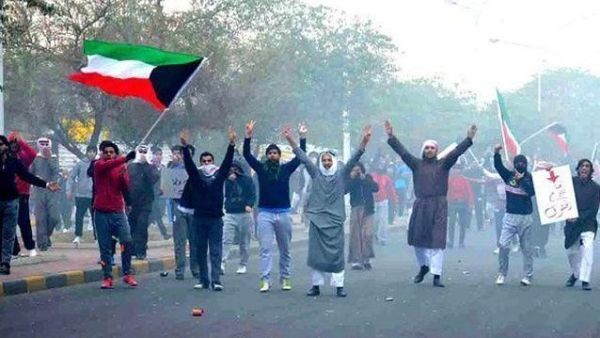 فئة "عديمو الجنسية الفعليون" وهم الذين تقول الحكومة الكويتية إنهم أخفوا جنسياتهم الفعلية ويصعب إثبات انتمائهم إلى أي دولة أخرى.