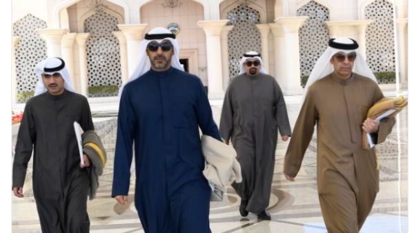 أمير الكويت يبعث برسالة مع موفد خاص إلى العاهل السعودي