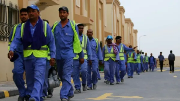 انتهاكات فاضحة بحق عمال ورشات مونديال قطر 