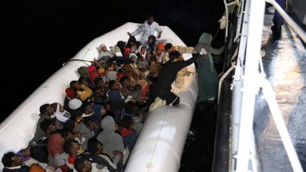 فقدان 63 مهاجرا إثر غرق زورقهم قبالة السواحل الليبية
