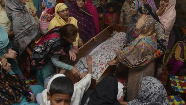 Pakistani relatives mourn over the body of a victim during a funeral following an overnight suicide bombing in Lahore on March 28, 2016. (AFP/Arif Ali)