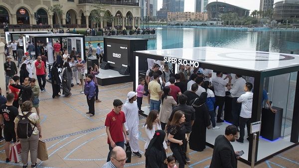 عرض بصري مميز على برج خليفة وتجربة متعددة الحواس للمستخدمين تسلط الضوء على المزايا المبتكرة في جالاكسي اس 9 و جالاكسي اس 9+. عرض بصري مميز على برج خليفة وتجربة متعددة الحواس للمستخدمين تسلط الضوء على المزايا المبتكرة في جالاكسي اس 9 و جالاكسي اس 9+.