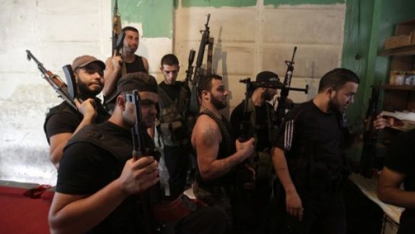 مجهولون على متن سيارة رباعية الدفع اقدموا على خطف مواطنين المانيين في منطقة البقاع الشمالي