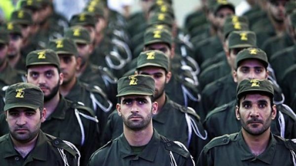 عناصر من حزب الله خلال عرض عسكري في بيروت