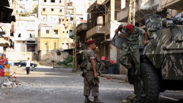 صورة ارشيف تعود الى صيف 2008 حيث انتشر الجيش اللبناني في طرابلس نتيجة مواجهات عنيفة بين السنة والعلويين في المدينة 
