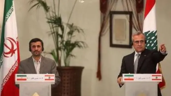 الرئيسان الايراني (يسار) واللبناني خلال مؤتمر صحفي مشترك في بيروت