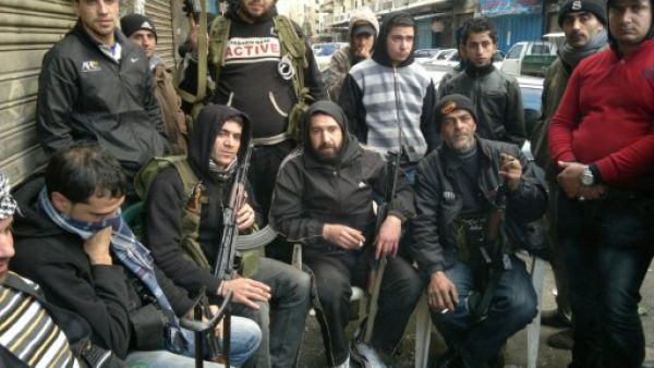 مسلحون لبنانيون في أحد شوارع طرابلس