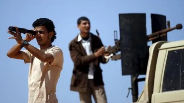 مسلحان في ليبيا
