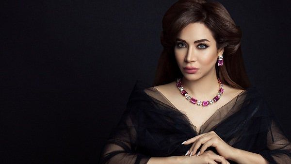 الاعلامية لجين عمران