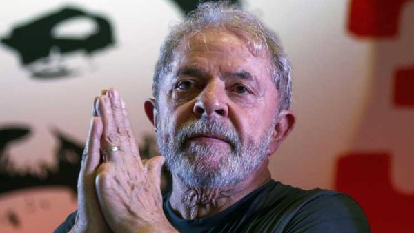 الرئيس البرازيلي الأسبق لولا يصل إلى سجن كوريتيبا
