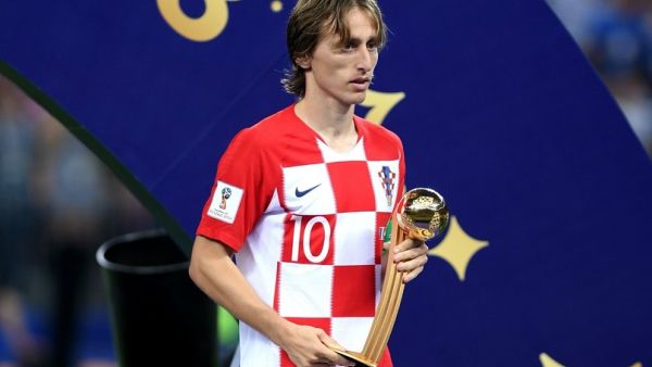 مودريتش يفوز بلقب أفضل لاعب في البطولة رغم الخسارة المخيبة في النهائي