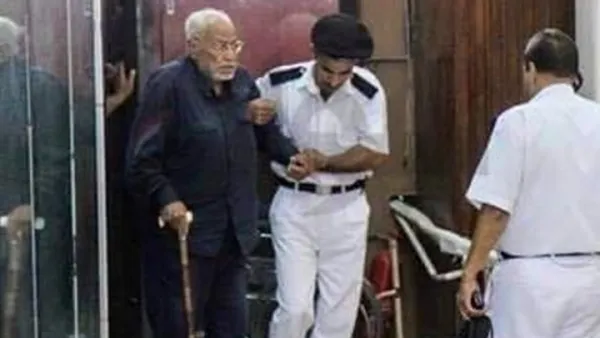 يبلغ عاكف من العمر 88 عاما 