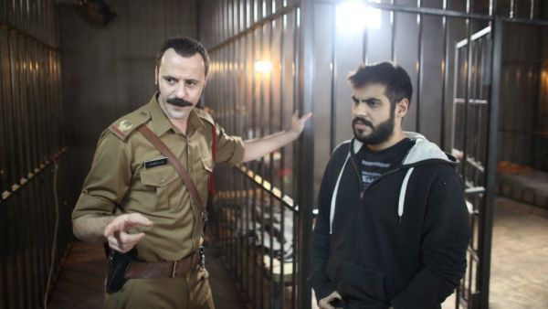 Majid directing Ali Suliman in his latest film Zinzana. (Hashmichousefilms.com)