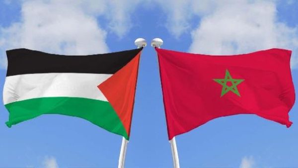  المتظاهرون رفعوا الأعلام الفلسطينية وصور رموز المقاومة