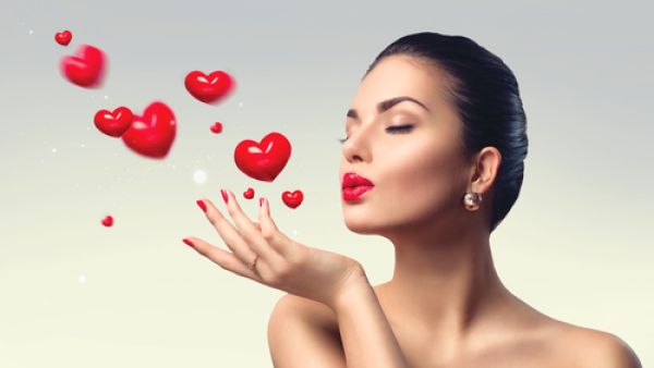 وفقاً لعلم النفس فإنّ اللون الأحمر يرمز للحبّ