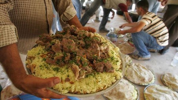 يتخلصون من الطعام بعد انتهاء تاريخ الاستخدام الأمثل عوضاً عن انتهاء تاريخ الصلاحية