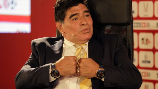 رئيس فنزويلا يقترح تولي مارادونا رئاسة الفيفا رئيس فنزويلا يقترح تولي مارادونا رئاسة الفيفا