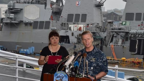 أشارت البحرية الأمريكية إلى أن هويات الضحايا سيعلن عنها عقب تبليغ ذويهم- أ ف ب