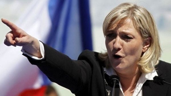 مارين لوبان زعيمة حزب الجبهة الوطنية اليميني الفرنسي
