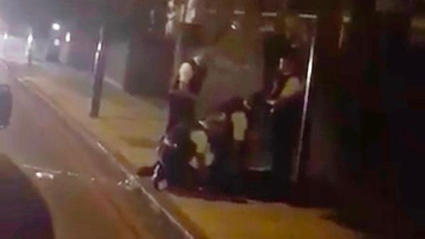 هجوم جديد على مسجد في بريطانيا والشرطة تسيطر عليه (فيديو)
