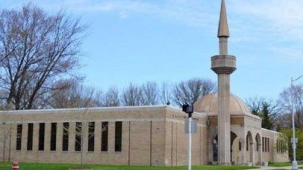 اعتداء بالحجارة على مسجد شمال شرق الولايات المتحدة