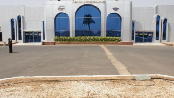 غادرت الطائرة الخرطوم"عقب التأكد من عدم وجود مهدد أمني
