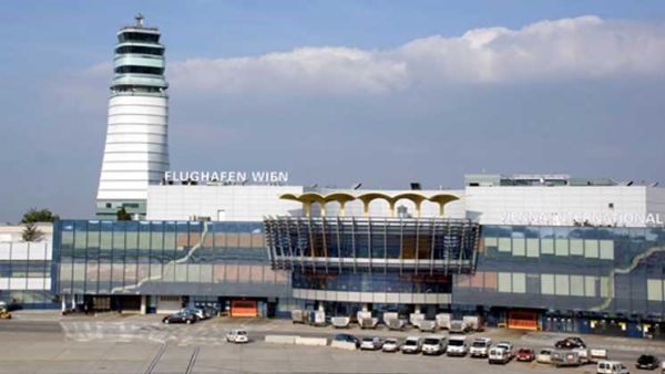 في الوقت الحالي لا توجد رحلات مؤجلة أو ملغاة. ننصح الركاب بالاتصال بشركات طيرانهم 