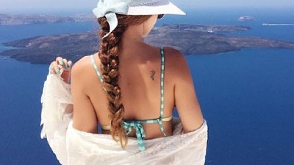 ميريام فارس تعلق على صورها بالمايوه 