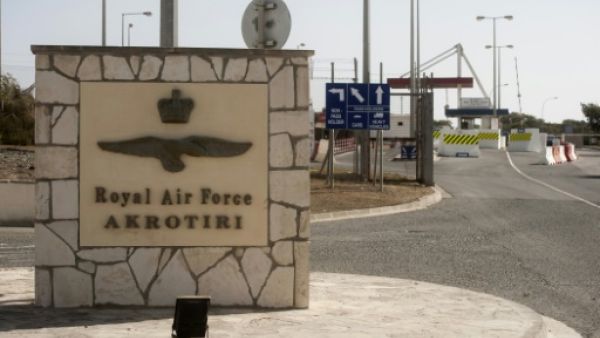 مهاجرون في قاعدة بريطانية في قبرص يطلبون اللجوء