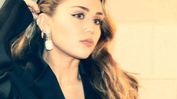 She performed with Dolly Parton at Sunday's Grammy Awards in Los Angeles (Source: milecyrus / Instagram ) 