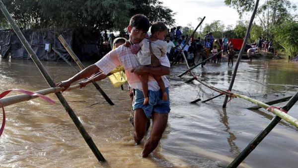  فر 430 ألف مسلم على الأقل إلى بنغلادش المجاورة