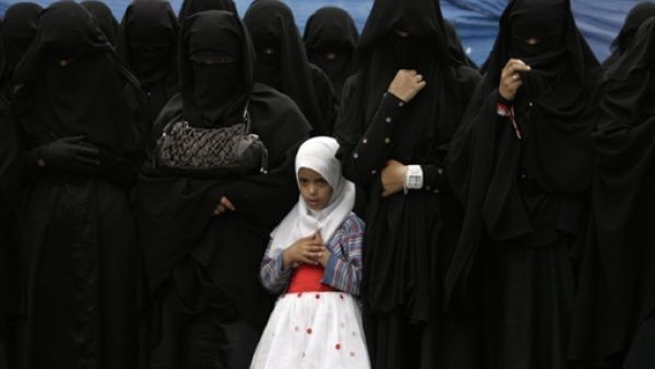 Amani Al-Sanawi: "Yemeni women must fight for their rights by participating and by contributing to development in the country"
