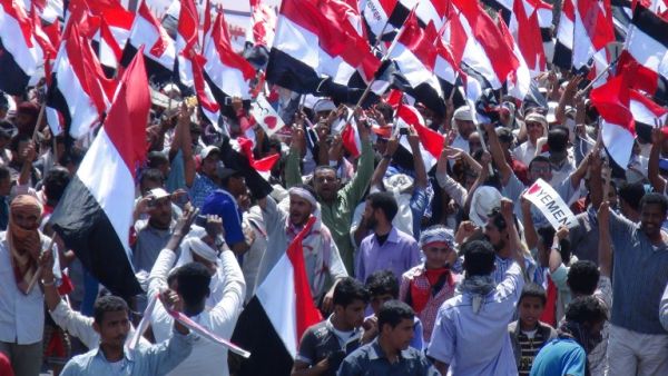 Yemeni protesters call for southern independence during a demonstration on the first anniversary of the ouster of autocratic leader Ali Abdullah Saleh in Aden. (AFP PHOTO/STR)