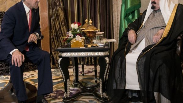 US Secretary of State John Kerry and Saudi Arabia's King Abdullah bin Abdulaziz al-Saud talk before a meeting at the King's desert encampment on January 5, 2014 [AFP]