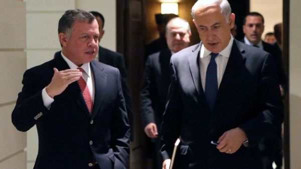 A handout picture released by the Jordanian Royal Palace on January 16, 2014 shows King Abdullah II (L) walking alongside Israeli Prime Minister Benjamin Netanyahu during their meeting in Amman on January 16, 2014. [AFP]